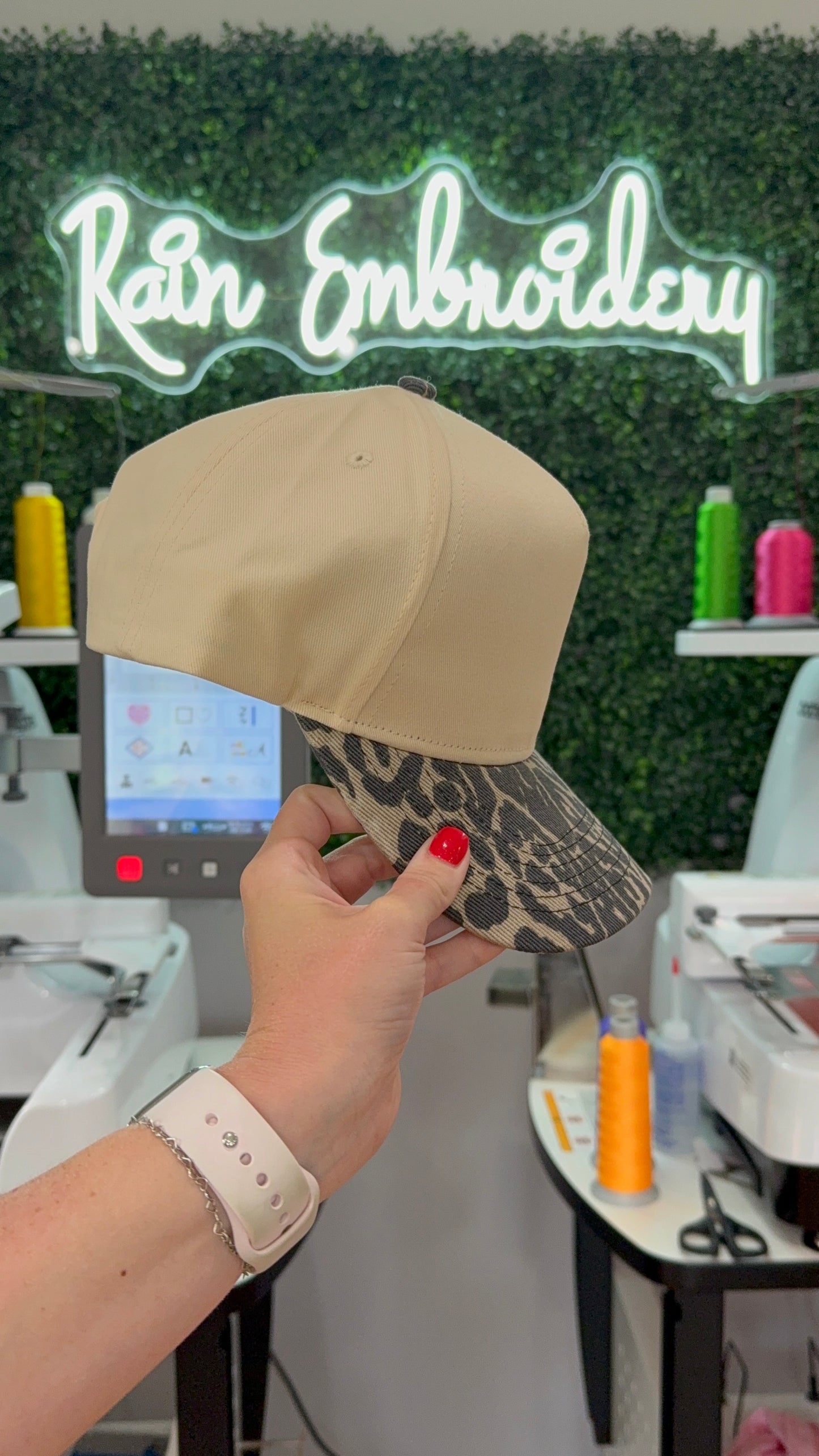 Leopard Bill Trucker Hat (light tone)