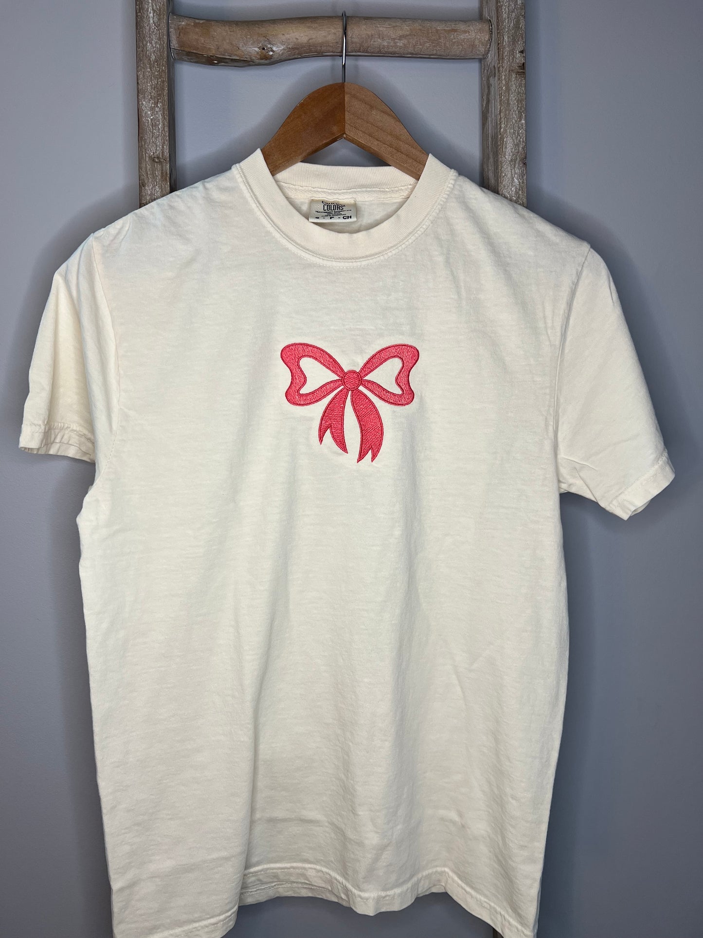 Pink Bow Embroidered Tee / Bow Embroidery