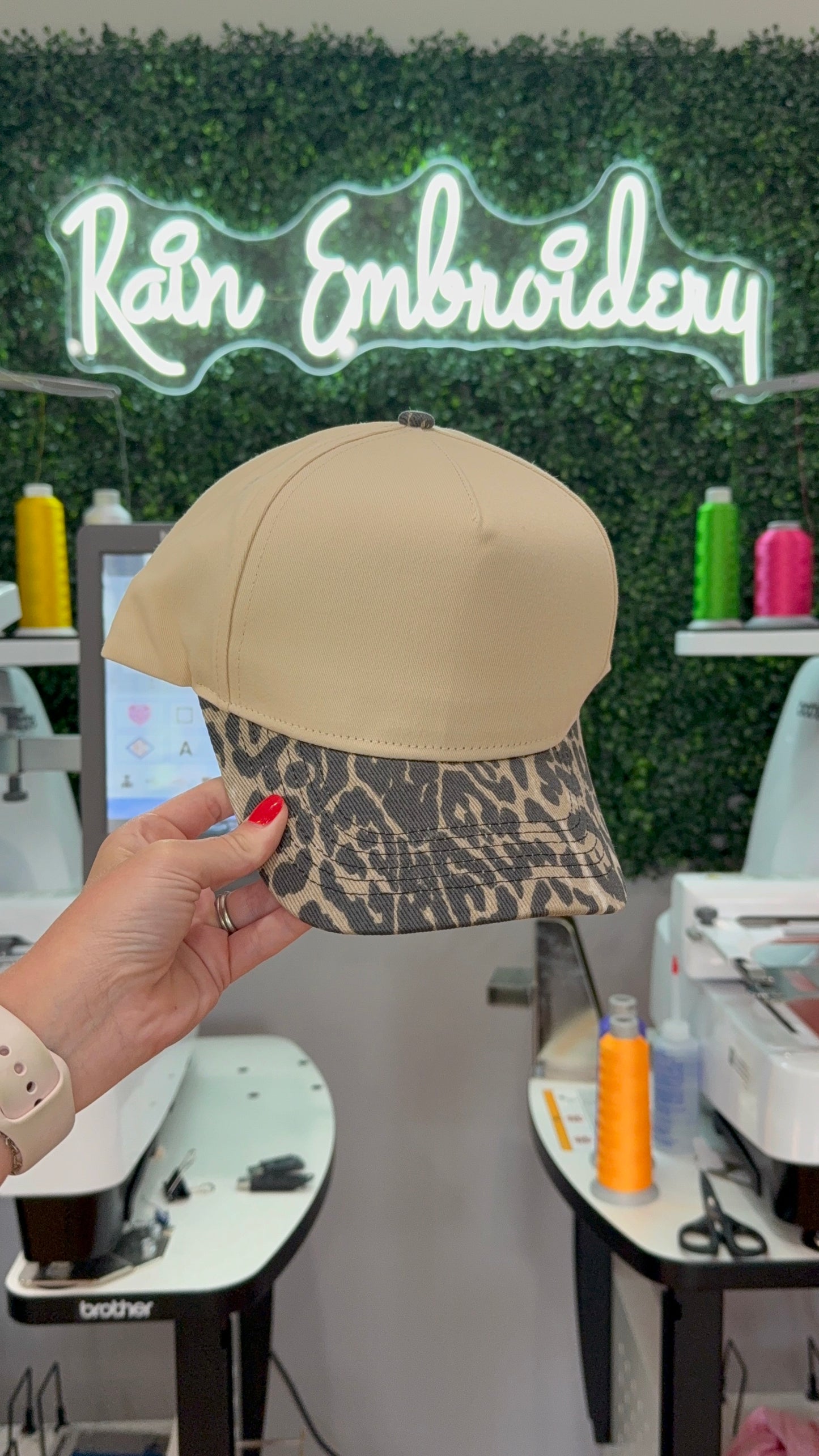Leopard Bill Trucker Hat (light tone)