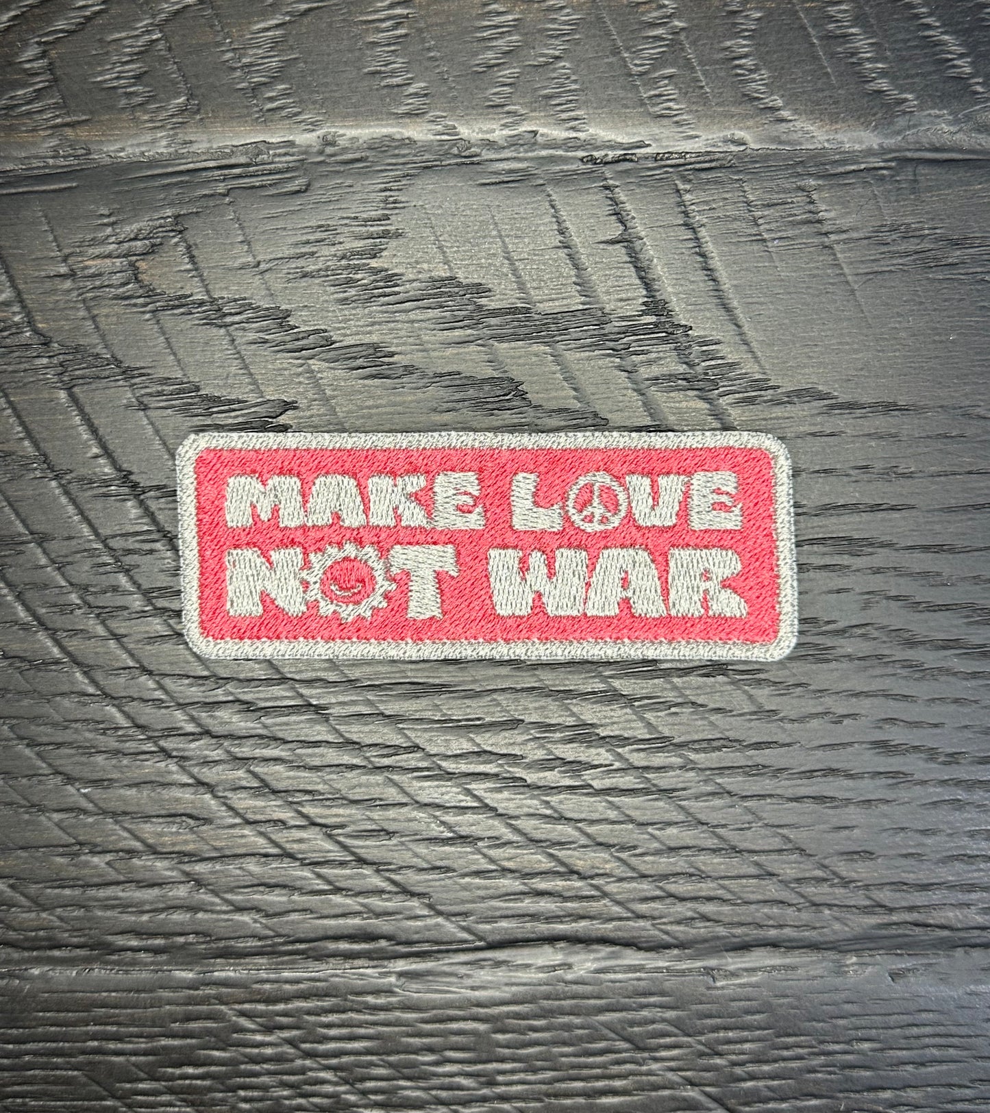 Make Love Not War Embroidered Patch / Iron On Patch / Sew On Patch / Love Embroidery / Hippie Embroidery / Retro Design Patch